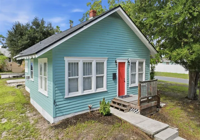 Photo 2 of Single family home for sale at 4105 18th Avenue S, Saint Petersburg, FL 33711 | MLS# TB8550484 | Listing updated on 2026-10-13