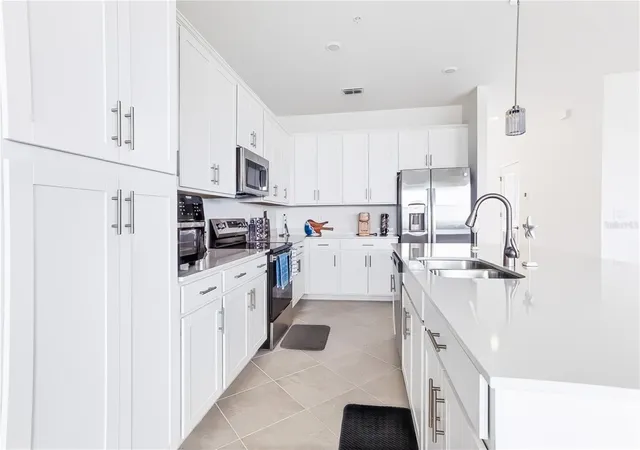 Photo 4 of Condo for sale at 17600 Opal Sand Dr #402, Venice, FL 34293 | MLS# N6145846 | Listing updated on 2026-09-21