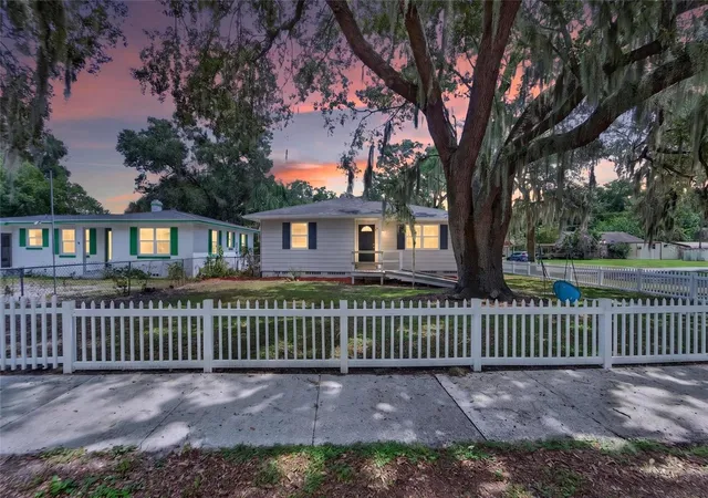 Photo 2 of Single family home for sale at 703 Interlachen Pkwy, Lakeland, FL 33801 | MLS# TB8550486 | Listing updated on 2026-09-25