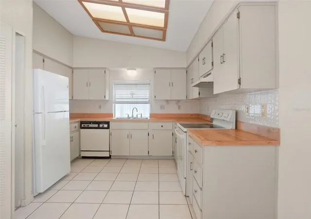 Photo 2 of Single family home for sale at 2289 Lake Forest Ave, Spring Hill, FL 34609 | MLS# TB8550488 | Listing updated on 2026-09-26