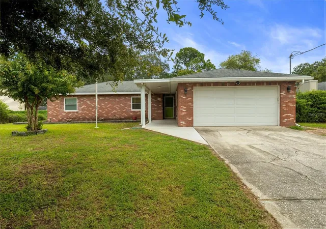 Photo 1 of Single family home for sale at 105 South Ct, Auburndale, FL 33823 | MLS# L4965203 | Listing updated on 2026-10-02