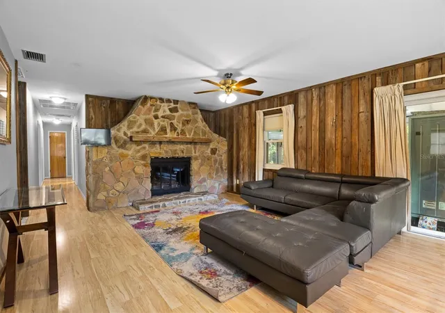 Photo 3 of Single family home for sale at 105 South Ct, Auburndale, FL 33823 | MLS# L4965203 | Listing updated on 2026-10-02