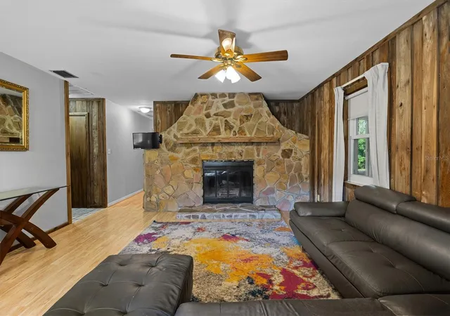 Photo 4 of Single family home for sale at 105 South Ct, Auburndale, FL 33823 | MLS# L4965203 | Listing updated on 2026-10-02