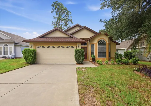 Photo 1 of Single family home for sale at 941 Vindale Rd, Tavares, FL 32778 | MLS# O6443427 | Listing updated on 2026-10-04