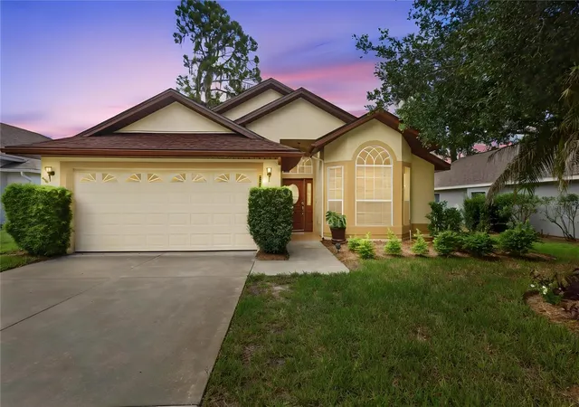 Photo 2 of Single family home for sale at 941 Vindale Rd, Tavares, FL 32778 | MLS# O6443427 | Listing updated on 2026-10-04