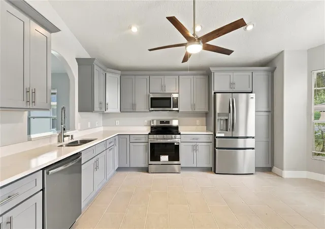 Photo 3 of Single family home for sale at 941 Vindale Rd, Tavares, FL 32778 | MLS# O6443427 | Listing updated on 2026-10-04