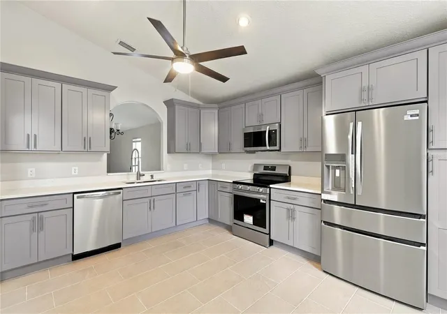 Photo 3 of Single family home for sale at 941 Vindale Rd, Tavares, FL 32778 | MLS# O6443427 | Listing updated on 2026-10-04