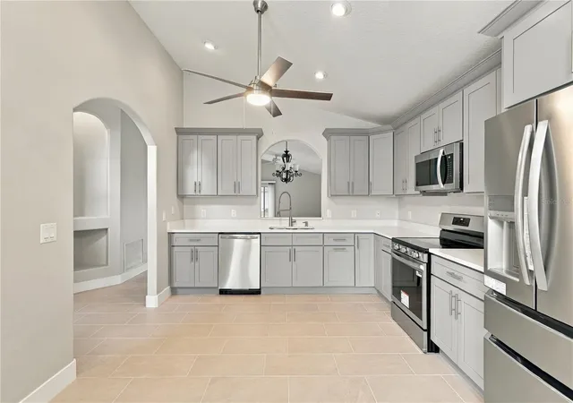 Photo 4 of Single family home for sale at 941 Vindale Rd, Tavares, FL 32778 | MLS# O6443427 | Listing updated on 2026-10-04