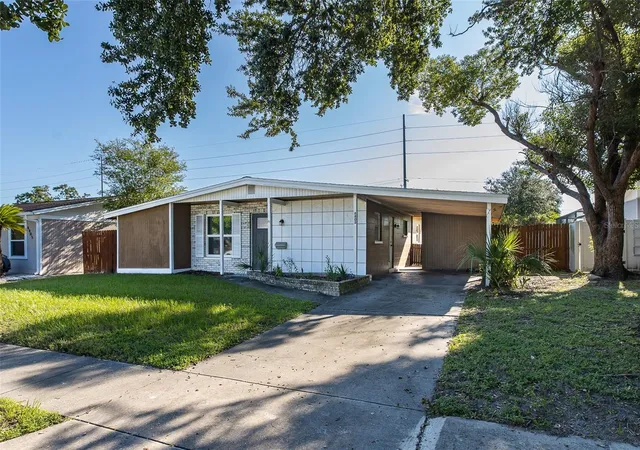 Photo 2 of Single family home for sale at 4403 Gandy Cir, Tampa, FL 33616 | MLS# TB8550496 | Listing updated on 2026-10-07