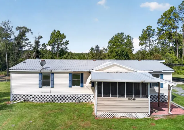 Photo 2 of Manufactured home for sale at 18748 NE 148th Terrace Rd, Fort Mc Coy, FL 32134 | MLS# OM732608 | Listing updated on 2026-09-23