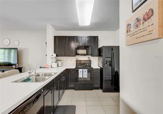 Photo 3 of Townhouse for sale at 9904 Hound Chase Dr, Gibsonton, FL 33534 | MLS# TB8550502 | Listing updated on 2026-09-20
