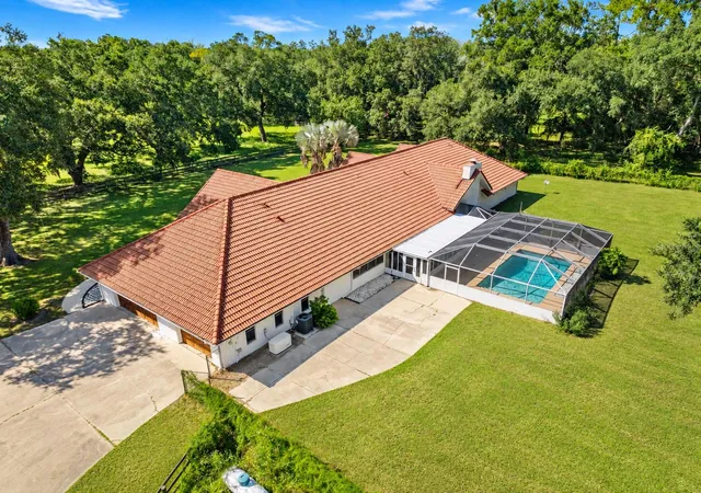 Photo 2 of House for sale at 553 NE 205th Avenue, Williston, FL 32696 | MLS# OM732611 | Listing updated on 2026-09-25
