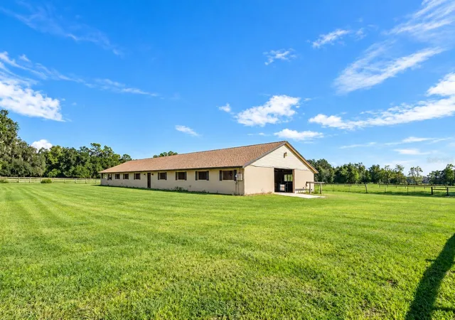 Photo 4 of House for sale at 553 NE 205th Avenue, Williston, FL 32696 | MLS# OM732611 | Listing updated on 2026-09-25