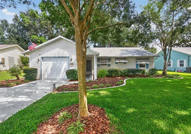 Photo 3 of Single family home for sale at 1113 Ben Hope Dr, Leesburg, FL 34788 | MLS# G5118056 | Listing updated on 2026-10-03