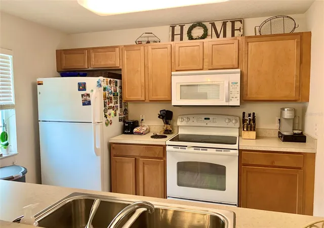Photo 3 of Townhouse for sale at 5416 Quarry Rock Rd, Lakeland, FL 33809 | MLS# O6443440 | Listing updated on 2026-09-23