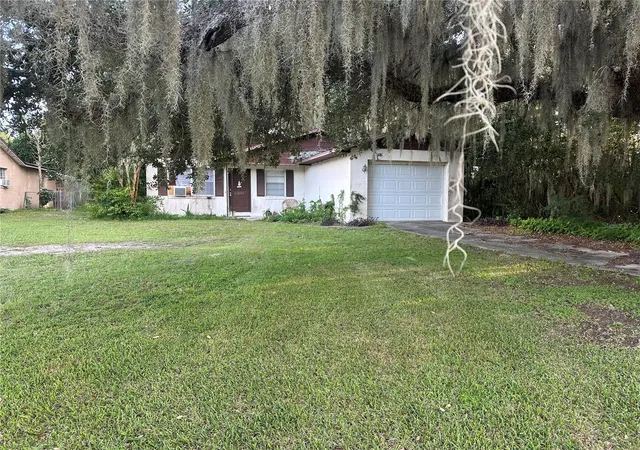 Photo 3 of Sale Pending at 2203 Butler St, Leesburg, FL 34748 | MLS# G5118059 | Listing updated on 2026-10-02