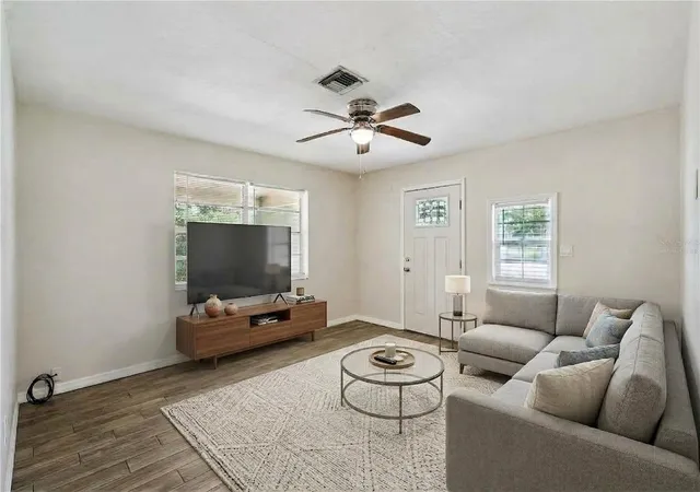 Photo 3 of Single family home for sale at 620 Darby Ct, Deltona, FL 32725 | MLS# V4951392 | Listing updated on 2026-09-26