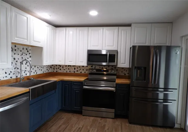 Photo 2 of Single family home for sale at 630 Cape Cod Cir, Valrico, FL 33594 | MLS# TB8550535 | Listing updated on 2026-10-06