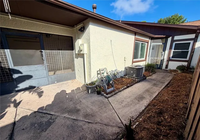 Photo 3 of Townhouse for sale at 10023 Brightfield Ct, Orlando, FL 32821 | MLS# O6443452 | Listing updated on 2026-09-28
