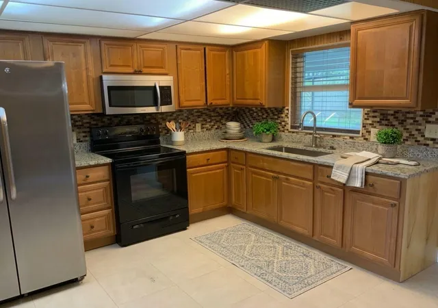 Photo 2 of Single family home for sale at 4011 Westminster Dr, Sarasota, FL 34241 | MLS# A4706794 | Listing updated on 2026-10-28