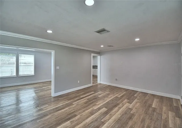 Photo 4 of Single family home for sale at 201 Lake Dale Dr, Auburndale, FL 33823 | MLS# L4965205 | Listing updated on 2026-10-05