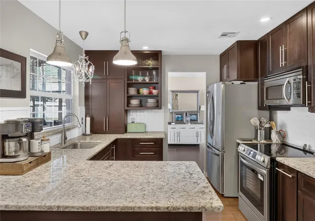 Photo 4 of Single family home for sale at 304 Quail Ct, Casselberry, FL 32707 | MLS# O6443453 | Listing updated on 2026-09-30