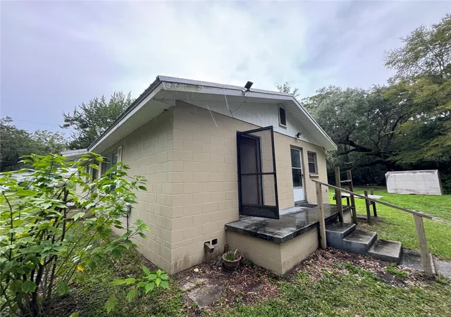 Photo 1 of Single family home for sale at 602 N Division St, Micanopy, FL 32667 | MLS# TB8550540 | Listing updated on 2026-09-23