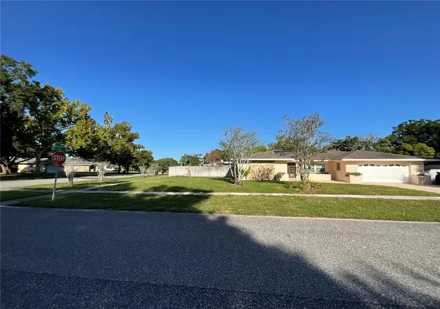 Photo 2 of Single family home for sale at 6004 Hardrock Cir, Orlando, FL 32819 | MLS# O6443454 | Listing updated on 2026-10-07