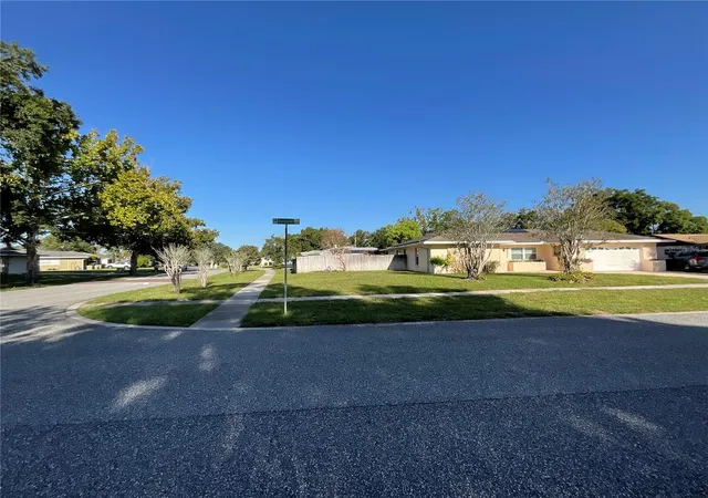 Photo 3 of Single family home for sale at 6004 Hardrock Cir, Orlando, FL 32819 | MLS# O6443454 | Listing updated on 2026-10-07