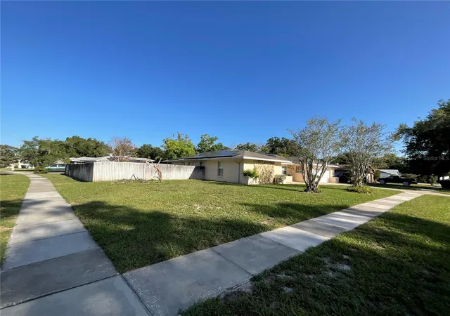 Photo 4 of Single family home for sale at 6004 Hardrock Cir, Orlando, FL 32819 | MLS# O6443454 | Listing updated on 2026-10-07