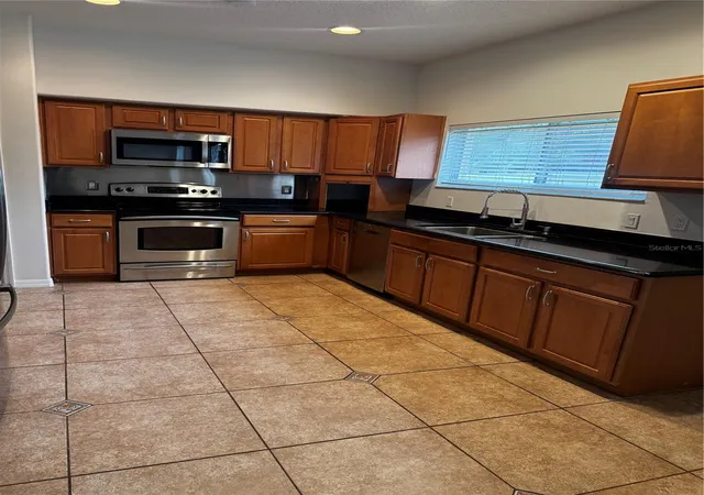 Photo 2 of Single family home for sale at 2742 Dover Glen Cir, Orlando, FL 32828 | MLS# O6443455 | Listing updated on 2026-09-22