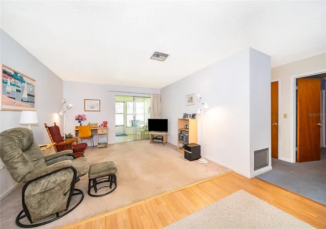 Listing Photo 5 - Condo for sale in building located at 6 Villa Villar Ct, DELAND, FL 32724 - Unit #60
