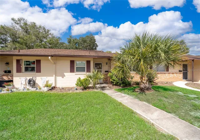Photo 2 of Condo for sale at 6 Villa Villar Ct #60, Deland, FL 32724 | MLS# V4951394 | Listing updated on 2026-09-21