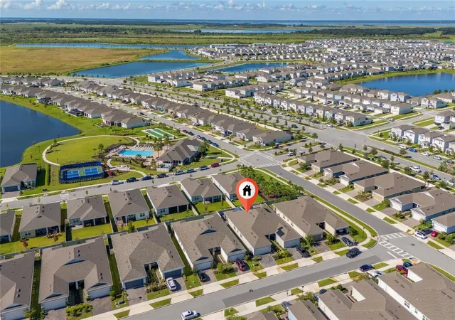Photo 3 of House for sale at 2706 Summer Retreat Ln, Kissimmee, FL 34744 | MLS# S5157977 | Listing updated on 2026-09-22