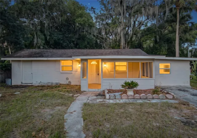 Photo 1 of Single family home for sale at 318 S Massachusetts Ave, Deland, FL 32724 | MLS# O6443473 | Listing updated on 2026-10-08