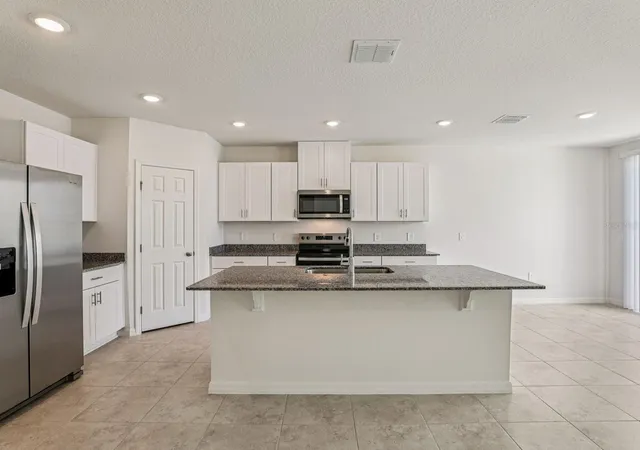 Photo 4 of Single family home for sale at 1377 Oak Valley Dr, Auburndale, FL 33823 | MLS# TB8550564 | Listing updated on 2026-10-02