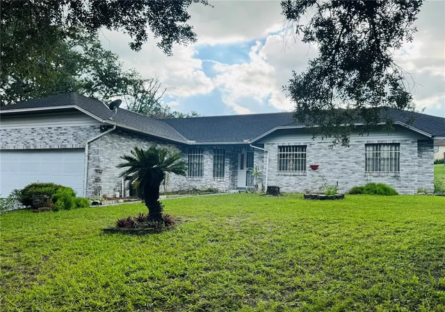 Photo 1 of Single family home for sale at 819 Chamberlain Loop, Lake Wales, FL 33853 | MLS# S5157982 | Listing updated on 2026-10-02