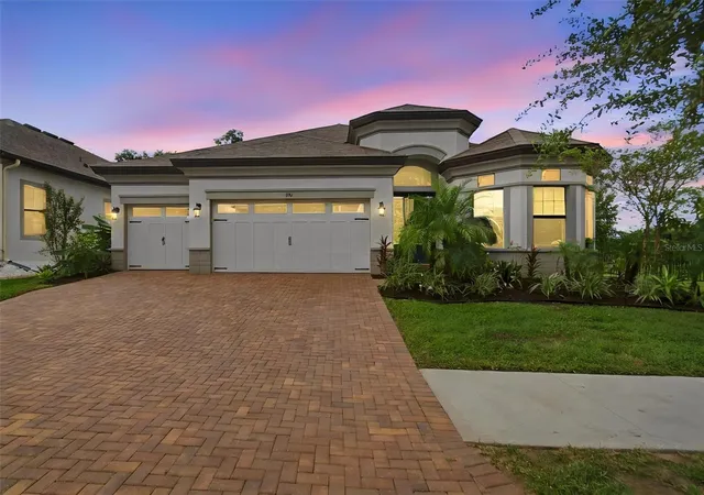 Photo 1 of Single family home for sale at 901 Grand Cresta Ave, Brandon, FL 33511 | MLS# TB8550591 | Listing updated on 2026-10-08