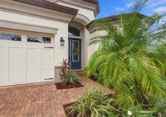 Photo 3 of Single family home for sale at 901 Grand Cresta Ave, Brandon, FL 33511 | MLS# TB8550591 | Listing updated on 2026-10-08