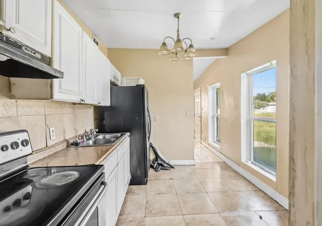 Photo 2 of Single family home for sale at 4058 Shellman St, Orlando, FL 32811 | MLS# O6443486 | Listing updated on 2026-09-22