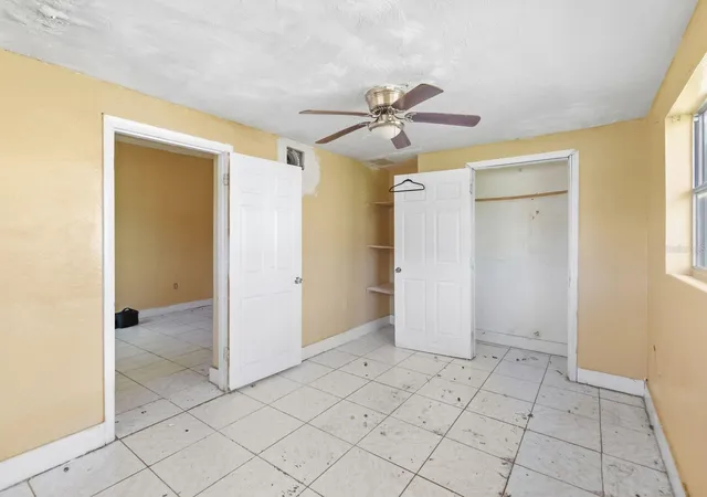 Photo 4 of Single family home for sale at 4058 Shellman St, Orlando, FL 32811 | MLS# O6443486 | Listing updated on 2026-09-22