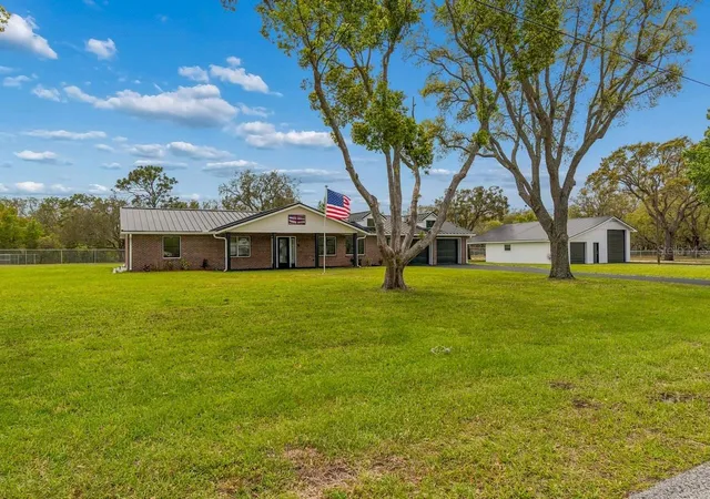 Photo 2 of Single family home for sale at 16218 Fringe Tree Dr, Spring Hill, FL 34610 | MLS# TB8550593 | Listing updated on 2026-10-01