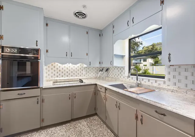 Photo 3 of Single family home for sale at 1721 Montcalm St, Orlando, FL 32806 | MLS# O6443487 | Listing updated on 2026-09-22