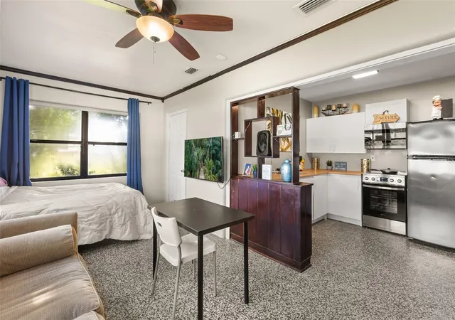 Photo 4 of Single family home for sale at 1721 Montcalm St, Orlando, FL 32806 | MLS# O6443487 | Listing updated on 2026-09-22