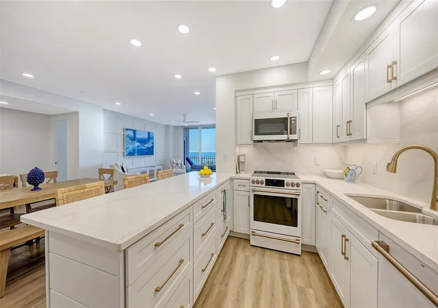 Photo 3 of Condo for sale at 1212 Benjamin Franklin Dr #604, Sarasota, FL 34236 | MLS# A4706813 | Listing updated on 2026-09-22