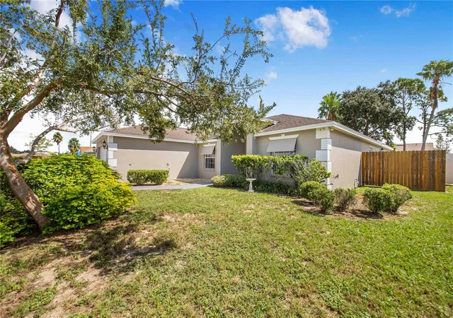 Photo 3 of Single family home for sale at 817 Reflections Loop E, Winter Haven, FL 33884 | MLS# L4965212 | Listing updated on 2026-09-22
