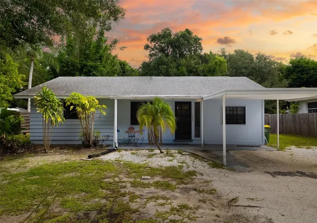 Photo 1 of Single family home for sale at 615 S Shade Ave, Sarasota, FL 34237 | MLS# A4706815 | Listing updated on 2026-09-29