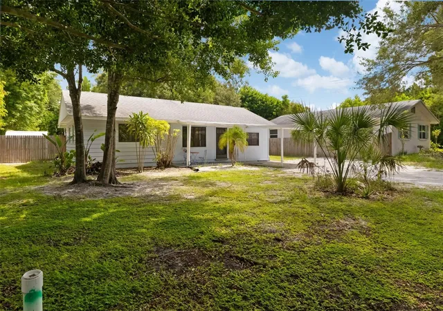 Photo 3 of Single family home for sale at 615 S Shade Ave, Sarasota, FL 34237 | MLS# A4706815 | Listing updated on 2026-09-29
