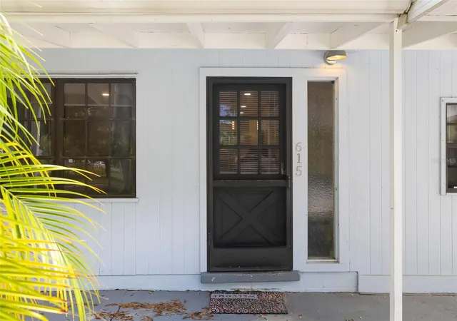 Photo 4 of Single family home for sale at 615 S Shade Ave, Sarasota, FL 34237 | MLS# A4706815 | Listing updated on 2026-09-29