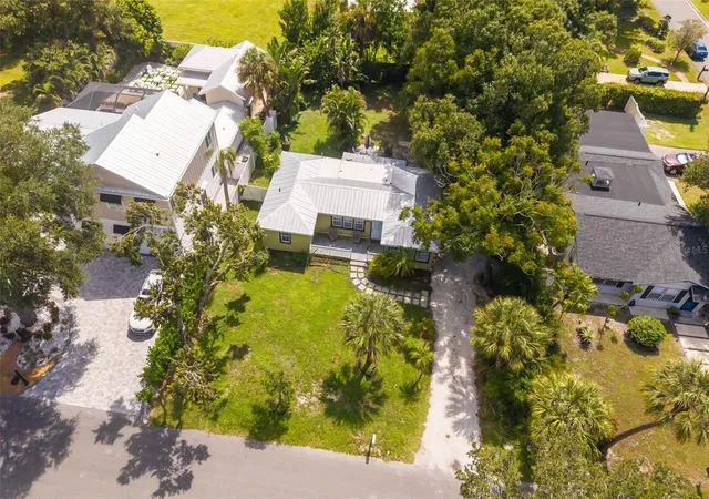 Photo 1 of Single family home for sale at 2316 Gull Ln, Sarasota, FL 34237 | MLS# A4706817 | Listing updated on 2026-09-29